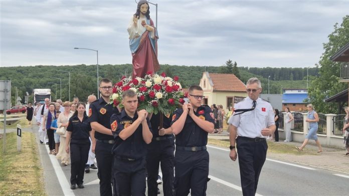 Procesija povodom blagdana Srca Isusova